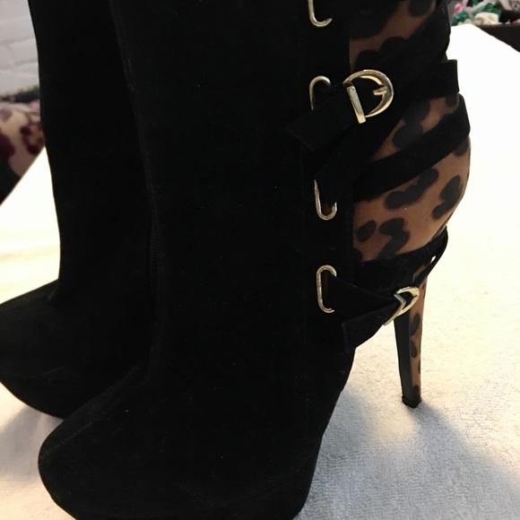 Brand New Leopard & Black Heels By ANNE MICHELLE- Box 42 - Picture 2 of 5